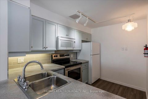 Photo 6 at 48 - 74 Ross Street, Queen's Park, Barrie