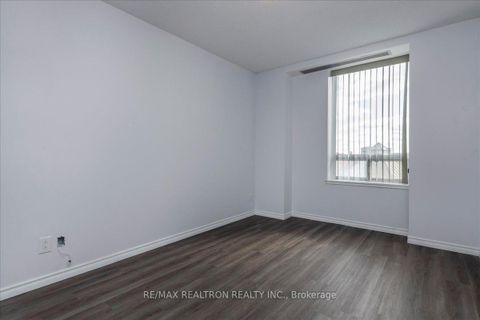 Photo 14 at 48 - 74 Ross Street, Queen's Park, Barrie