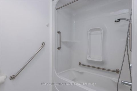 Photo 17 at 48 - 74 Ross Street, Queen's Park, Barrie