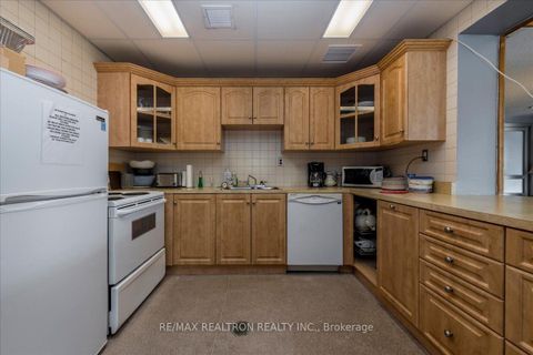 Photo 23 at 48 - 74 Ross Street, Queen's Park, Barrie