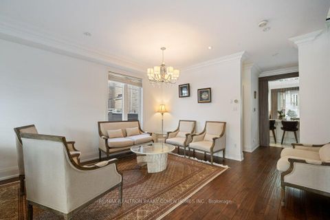 Photo 4 at 17 Lourakis Street, Jefferson, Richmond Hill