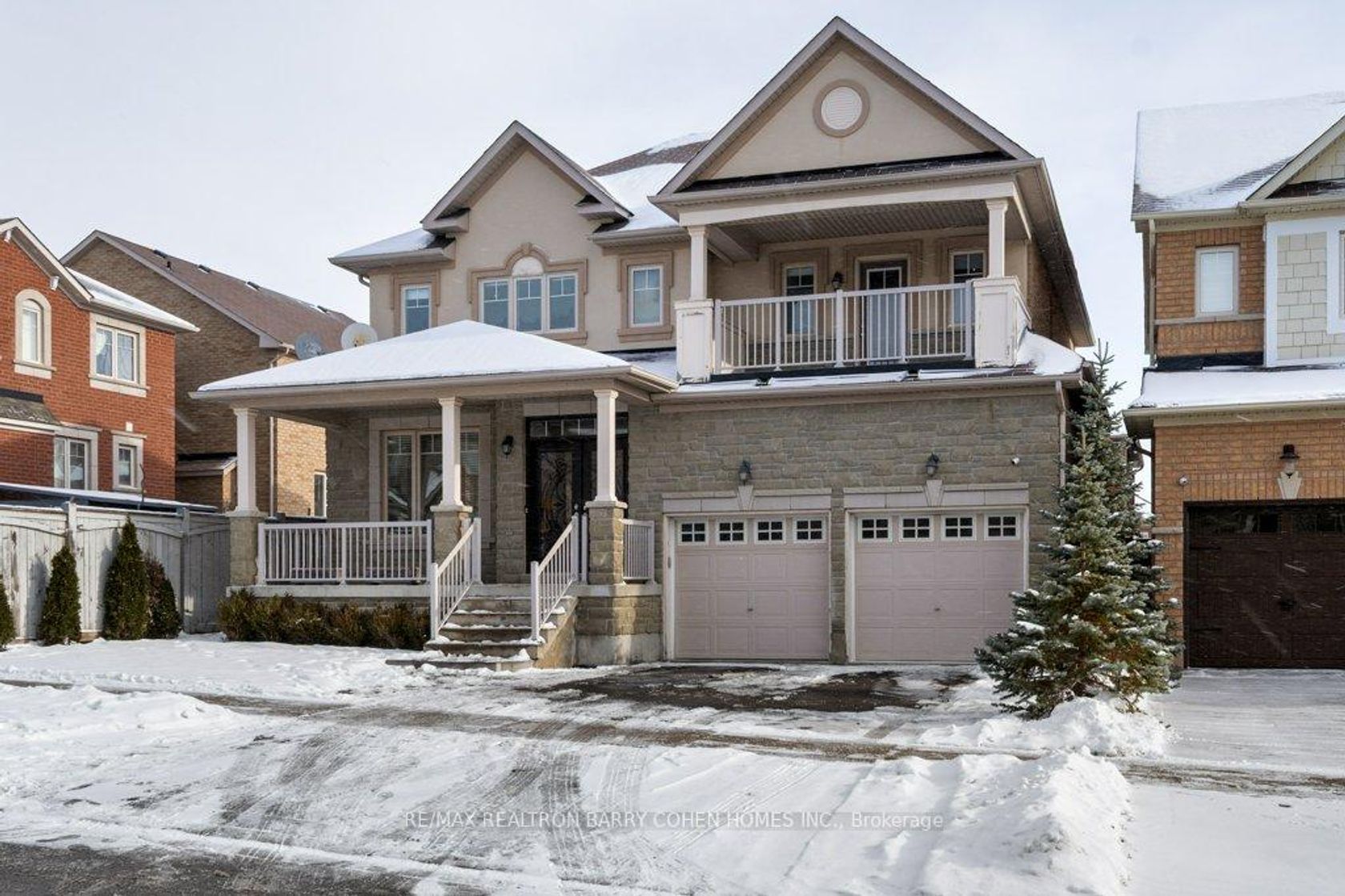 17 Lourakis Street, Jefferson, Richmond Hill photo number 2