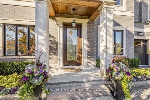 Photo 3 at 10 Malaren Road, Maple, Vaughan