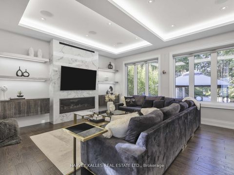 Photo 11 at 10 Malaren Road, Maple, Vaughan