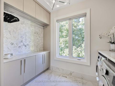 Photo 35 at 10 Malaren Road, Maple, Vaughan