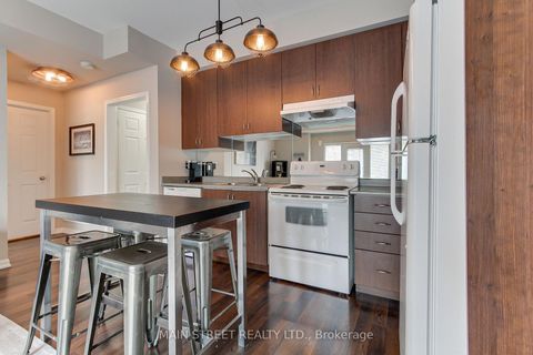 Photo 5 at 4 - 15949 Bayview Avenue, Bayview Northeast, Aurora