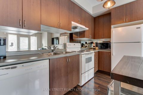 Photo 6 at 4 - 15949 Bayview Avenue, Bayview Northeast, Aurora