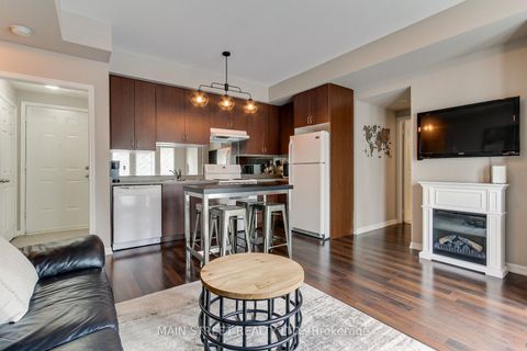 Photo 8 at 4 - 15949 Bayview Avenue, Bayview Northeast, Aurora