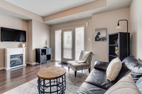 Photo 10 at 4 - 15949 Bayview Avenue, Bayview Northeast, Aurora