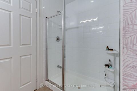 Photo 15 at 4 - 15949 Bayview Avenue, Bayview Northeast, Aurora