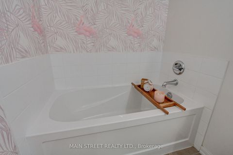 Photo 17 at 4 - 15949 Bayview Avenue, Bayview Northeast, Aurora