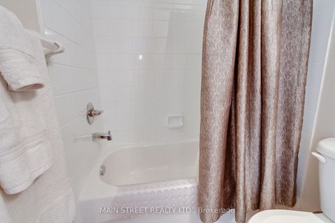 Photo 23 at 4 - 15949 Bayview Avenue, Bayview Northeast, Aurora