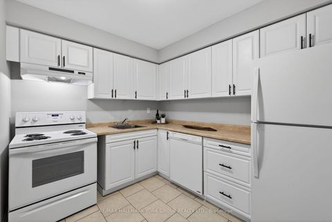 Photo 21 at 33 - 169 Milestone Crescent, Aurora Village, Aurora