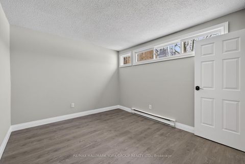 Photo 30 at 33 - 169 Milestone Crescent, Aurora Village, Aurora