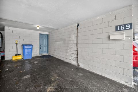 Photo 34 at 33 - 169 Milestone Crescent, Aurora Village, Aurora