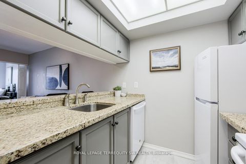 Photo 11 at 933 - 222 The Esplanade, Waterfront Communities C8, Toronto