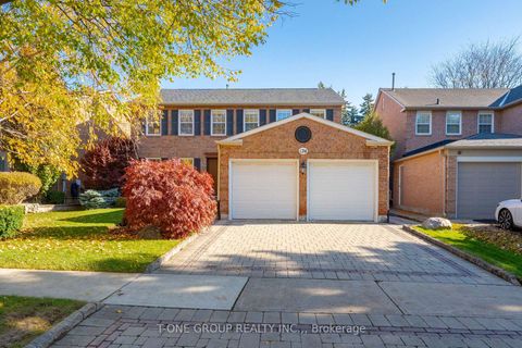 Photo 1 at 124 Aitken Circle, Unionville, Markham