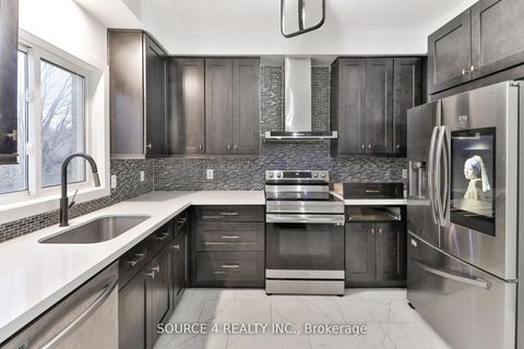 Photo 10 at 262 Livingstone Street E, Little Lake, Barrie