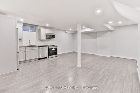 Photo 25 at 262 Livingstone Street E, Little Lake, Barrie