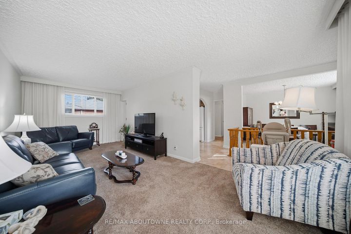 Photo 5 at 491 Warminster Drive, WO West, Oakville