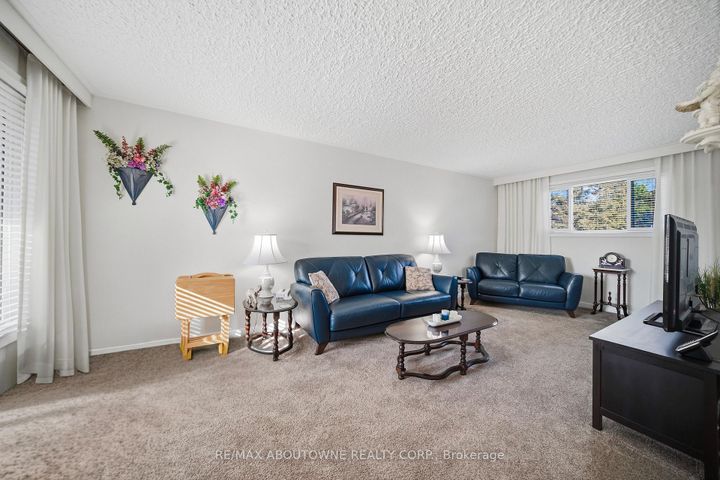 Photo 7 at 491 Warminster Drive, WO West, Oakville