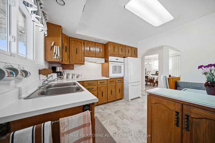 Photo 9 at 491 Warminster Drive, WO West, Oakville