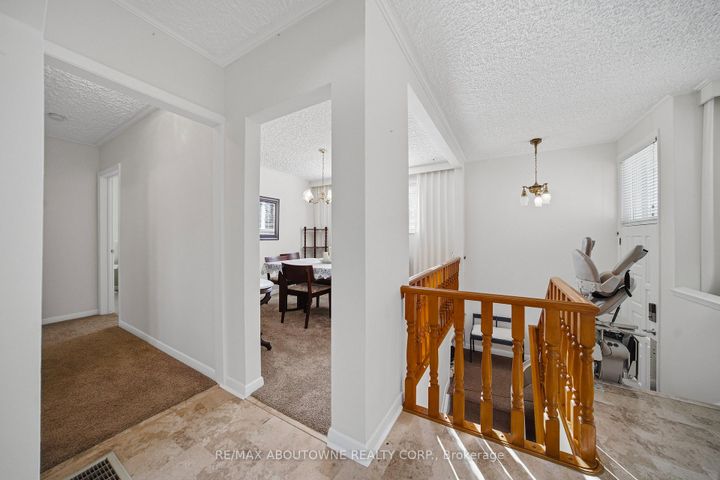 Photo 11 at 491 Warminster Drive, WO West, Oakville