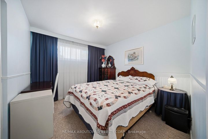 Photo 15 at 491 Warminster Drive, WO West, Oakville