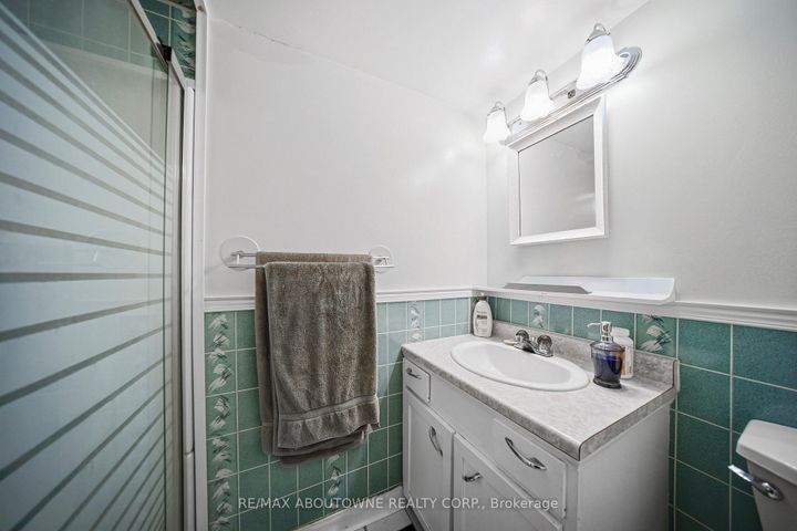 Photo 25 at 491 Warminster Drive, WO West, Oakville