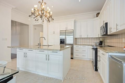 Photo 10 at 6 Sachet Drive, Oak Ridges Lake Wilcox, Richmond Hill