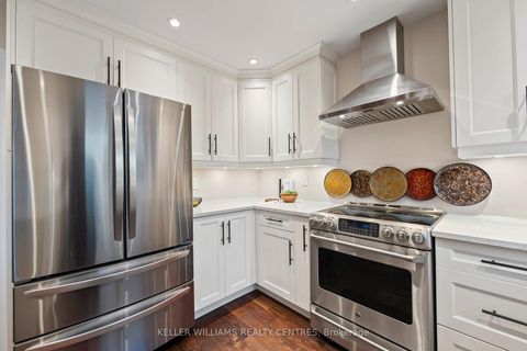 Photo 5 at 7 Mahogany Court, Aurora Highlands, Aurora