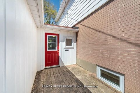 Photo 31 at 77 Bedford Park Avenue, Crosby, Richmond Hill