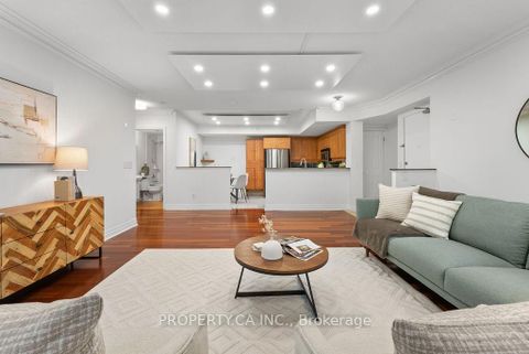 Photo 2 at 101 - 1801 Bayview Avenue, Leaside, Toronto