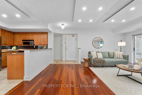 Photo 4 at 101 - 1801 Bayview Avenue, Leaside, Toronto