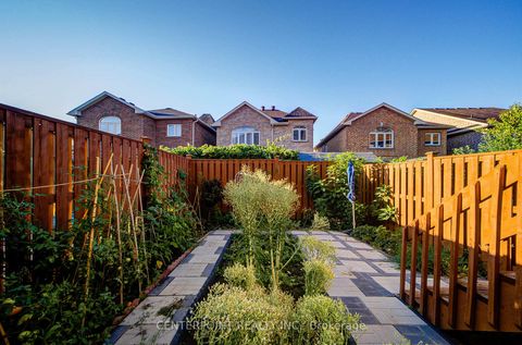 Photo 6 at 55 Amulet Crescent, Rouge Woods, Richmond Hill