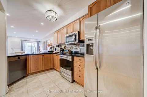 Photo 12 at 55 Amulet Crescent, Rouge Woods, Richmond Hill