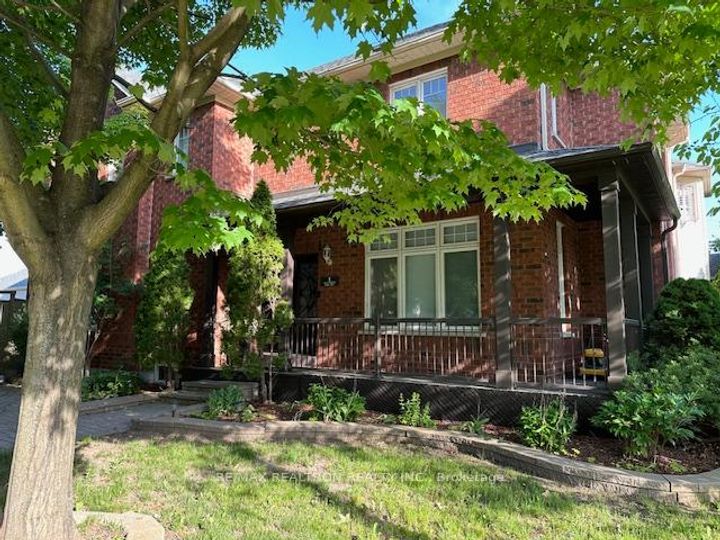 Photo 2 at 1 Settlement Park Avenue, Cornell, Markham