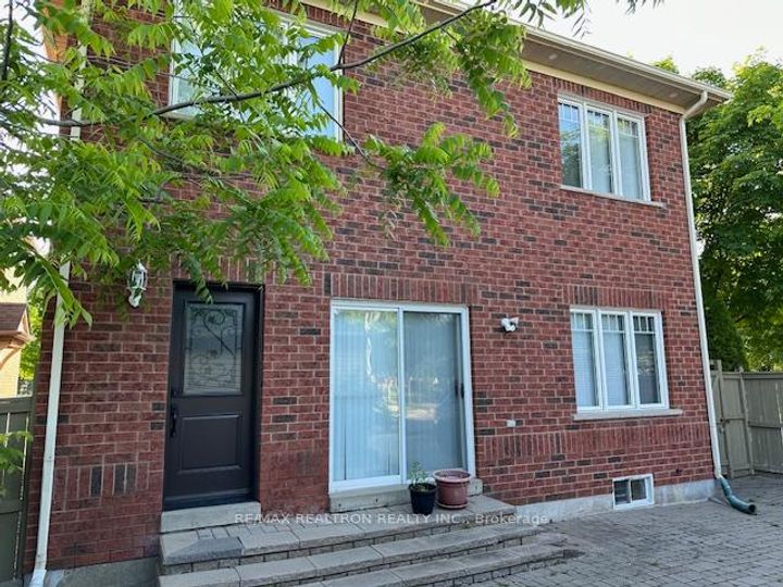 Photo 5 at 1 Settlement Park Avenue, Cornell, Markham