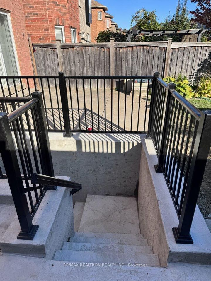 Photo 8 at 1 Settlement Park Avenue, Cornell, Markham