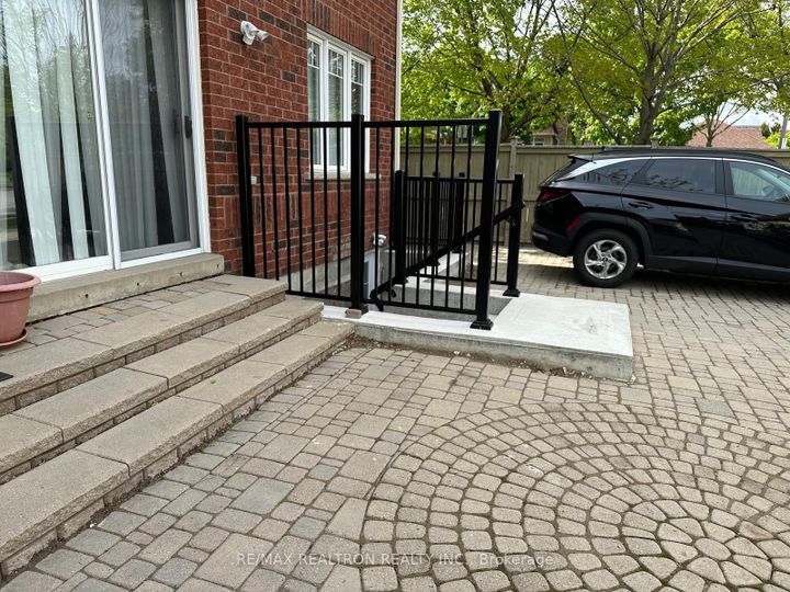 Photo 10 at 1 Settlement Park Avenue, Cornell, Markham