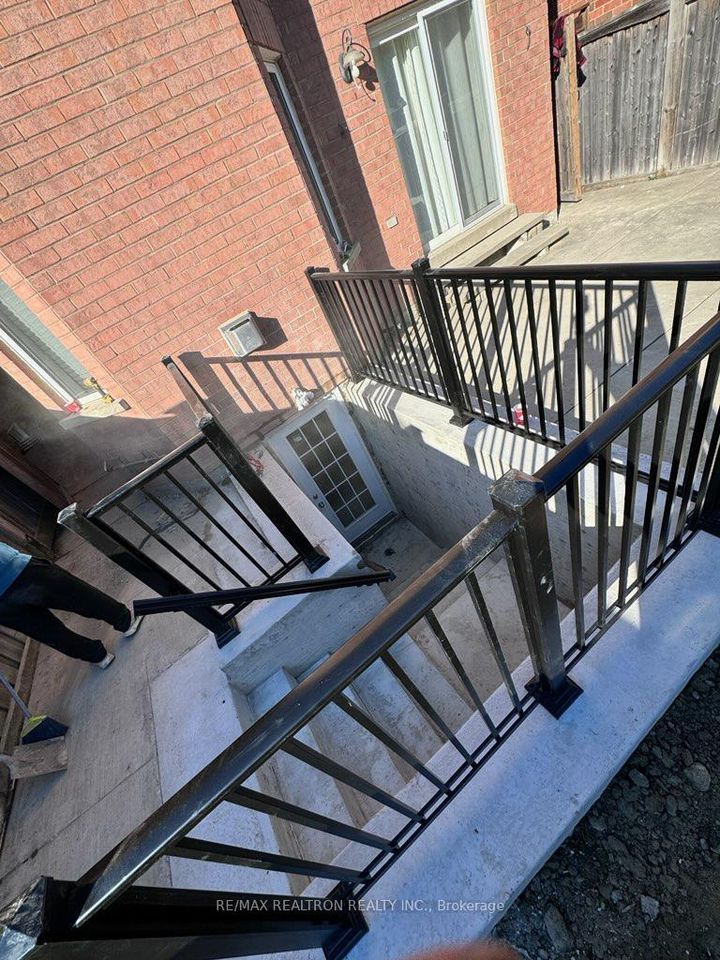 Photo 11 at 1 Settlement Park Avenue, Cornell, Markham