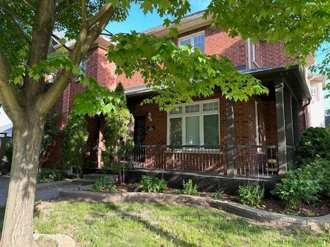 Photo 2 at 1 Settlement Park Avenue, Cornell, Markham