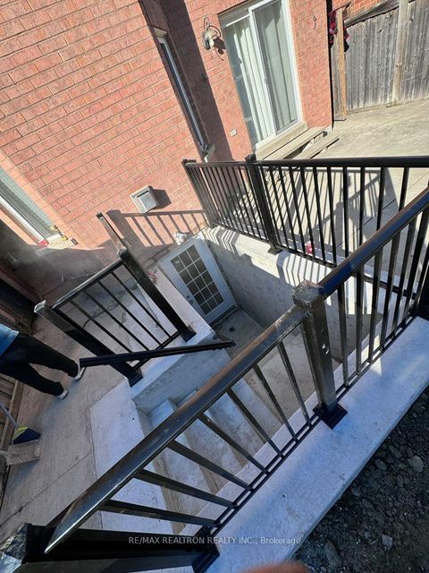 Photo 11 at 1 Settlement Park Avenue, Cornell, Markham