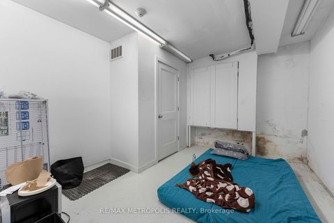 Photo 18 at 142 Avenue Road, Casa Loma, Toronto