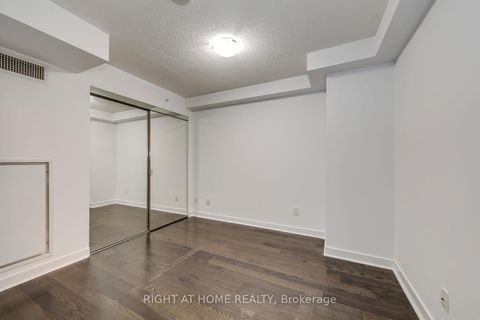 Photo 27 at 314 - 295 Adelaide Street W, Waterfront Communities C1, Toronto