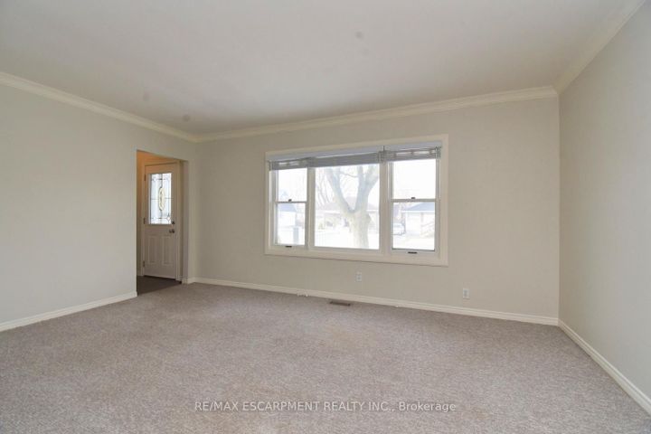 Photo 8 at 180 Adair Avenue N, McQuesten, Hamilton