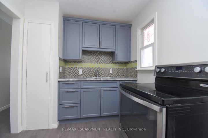 Photo 13 at 180 Adair Avenue N, McQuesten, Hamilton
