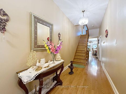 Photo 5 at 81 Argyle Street, Bellwoods, Toronto