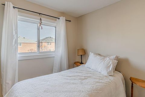 Photo 8 at 222 Country Lane, Painswick South, Barrie