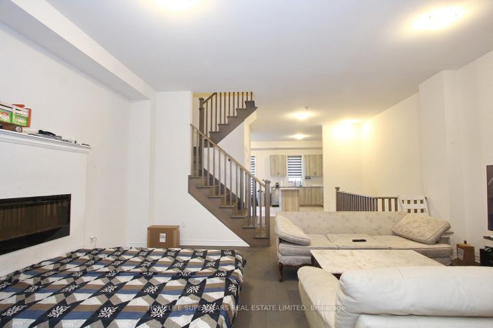 Photo 10 at 72 Wascana Road, Kleinburg, Vaughan